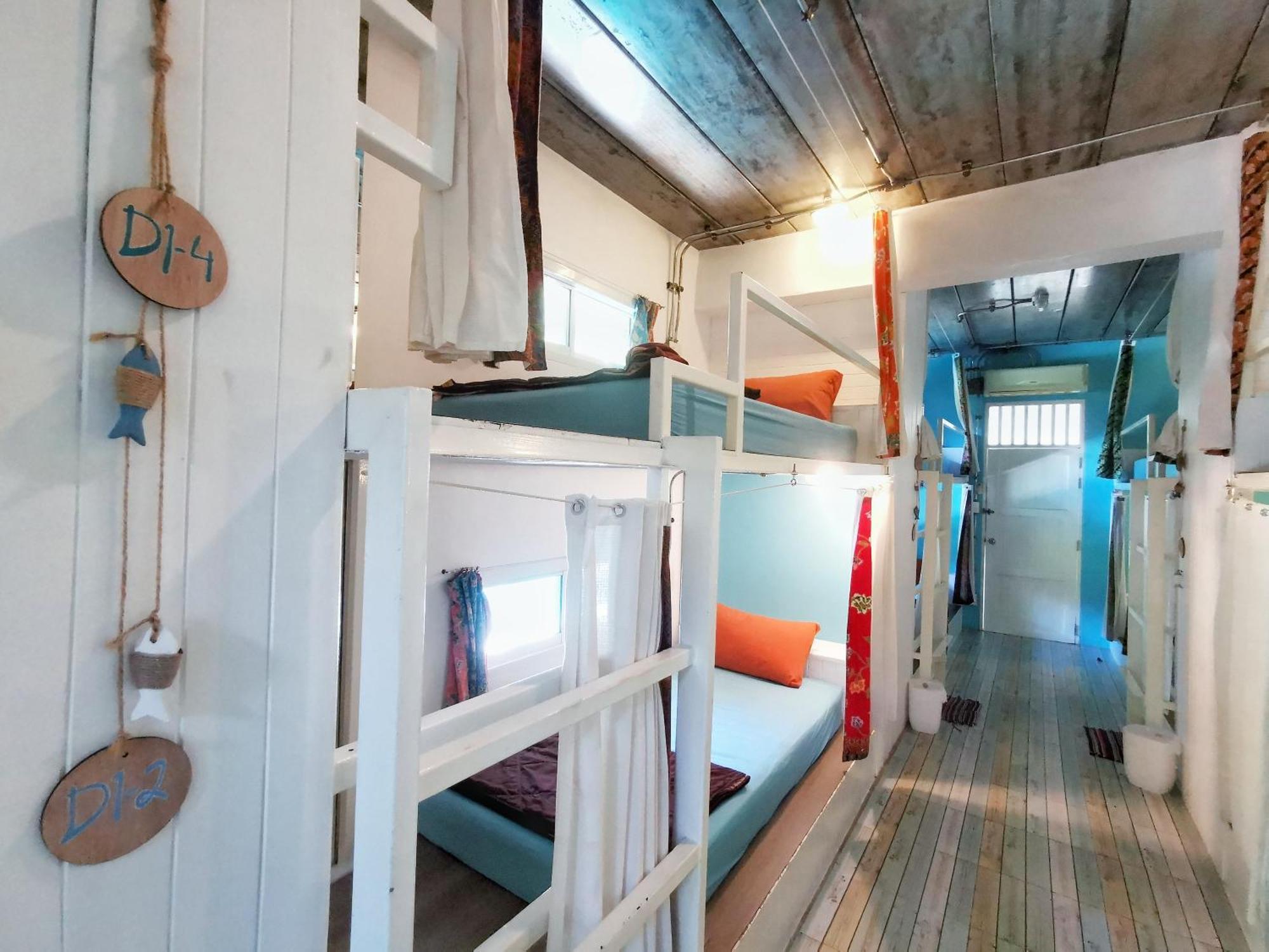 Single Bed Mixed Dormitory Room,1704927187:JPEG
